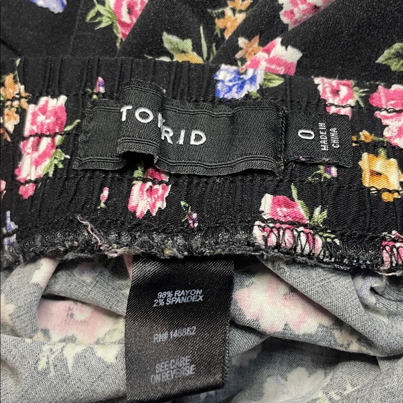 torrid Black Floral Pants with Pink, Blue & Yellow Blooms Capris - Picture 9 of 9